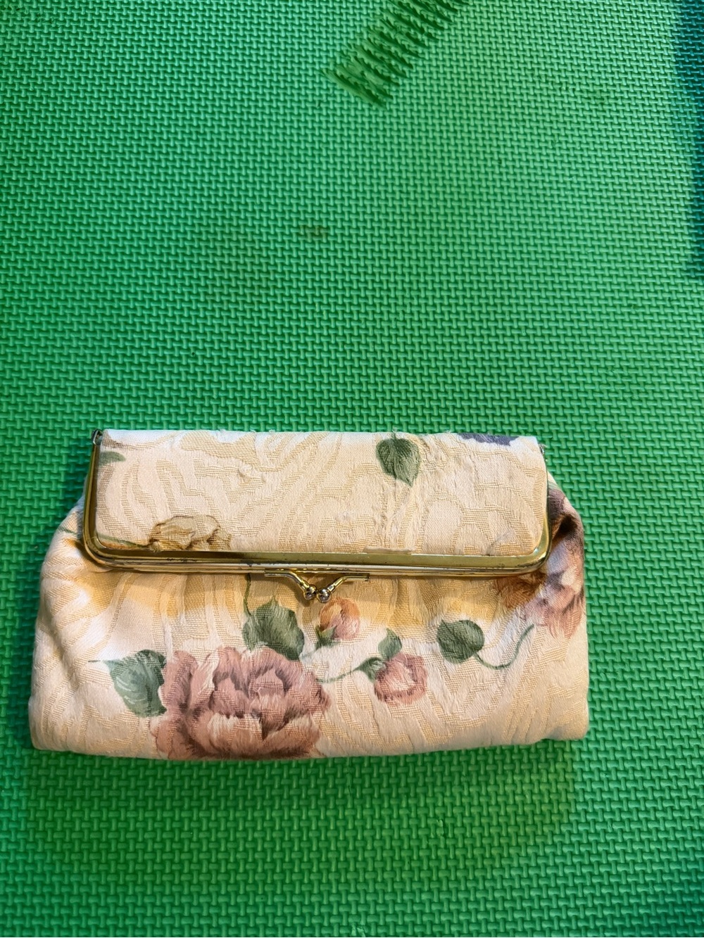 Vintage Designs on Travel Floral Clutch Purse in Cream and Pink